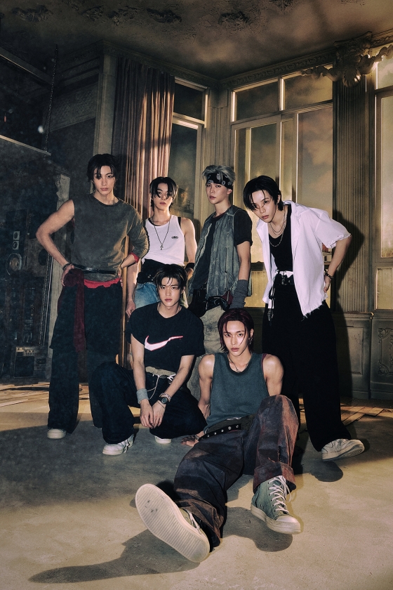 라이즈, 뜨거운 '열망 보부상' 모먼트..첫 정규 앨범 수록곡 'Bag Bad Back' 오늘(1일) 오후 6시 MV 공개