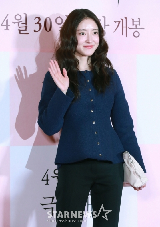 배우 이세영이 24일 오후 서울 CGV용산아이파크몰에서 진행된 영화 '파과'(감독 민규동) VIP 시사회에 참석해 포즈를 취하고 있다.  바퀴벌레 같은 인간들을 처리하는 조직에서 40여 년간 활동한 레전드 킬러 ‘조각’과 평생 그를 쫓은 미스터리한 킬러 ‘투우’의 강렬한 대결을 그린 액션 드라마 영화 '파과'는 오는 30일 개봉한다. /2025.04.30 /사진=이동훈 photoguy@