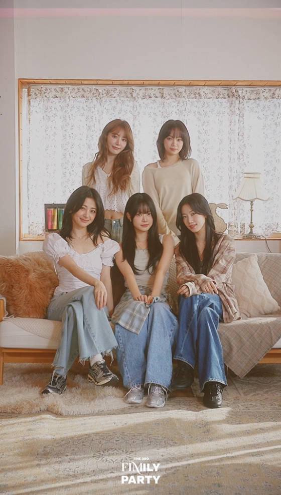 르세라핌, 데뷔 3주년 "피어나 영원히 ♥"