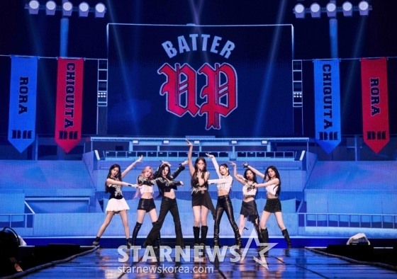 걸그룹 베이비몬스터가 26일 오후 서울 송파구 올림픽공원 KSPO DOME에서 열린 '2025 BABYMONSTER 1st WORLD TOUR  IN SEOUL'에서 멋진 무대를 선보이고 있다.  베이비몬스터는 이번 공연을 통해 공식 데뷔 채 1년이 되지 않았음에도 'K팝 공연의 성지'로 통하는 KSPO DOME에 입성하게 됐다. / 사진제공=YG엔터테인먼트 /사진=김창현 chmt@