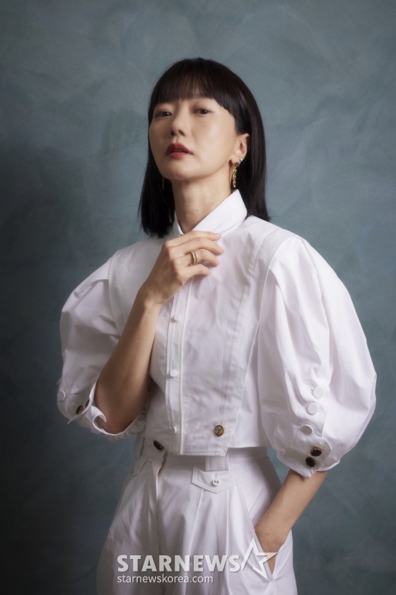 영화 '바이러스'의 주연배우 배두나가 30일 진행된 라운드 인터뷰를 위해 포즈를 취하고 있다. /사진제공=바이포엠 스튜디오 2025.04.30 /사진=이동훈 photoguy@