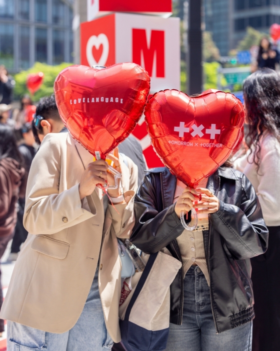 TXT, K팝 그룹 최초 신세계 본점 앞 포토존 운영