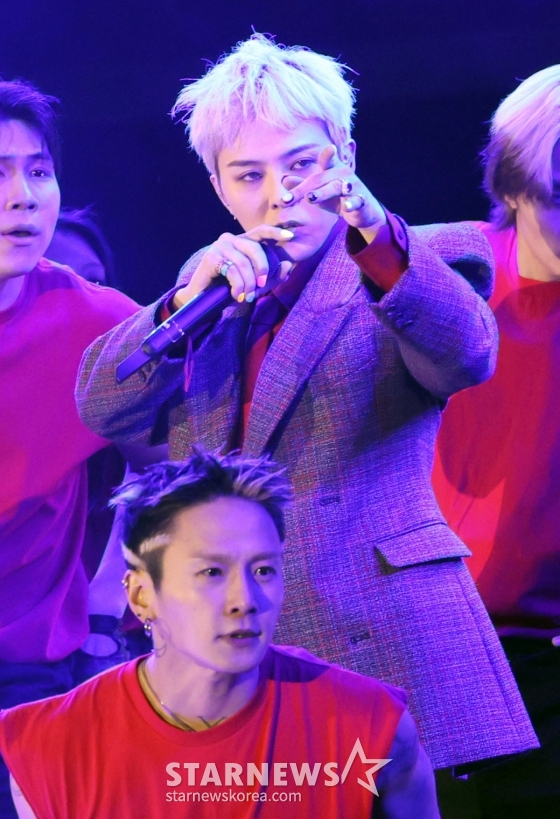 지드래곤 '이쪽도 볼까'[★포토]