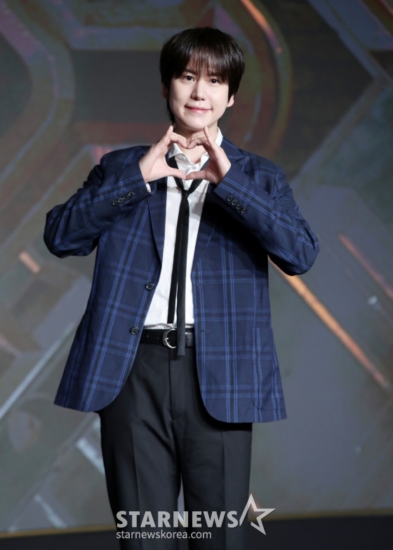 그룹 슈퍼주니어 규현이 29일 오전 서울 마포구 호텔나루에서 열린 넷플릭스 '데블스 플랜: 데스룸' 제작발표회에 참석해 포즈를 취하고 있다.  정종연 PD가 연출하는 '데블스 플랜: 데스룸'은 다양한 직업군의 플레이어가 7일간 합숙하며 최고의 브레인을 가리는 두뇌 서바이벌 게임으로 오는 5월 6일 공개된다. /2025.04.29 /사진=김휘선 hwijpg@