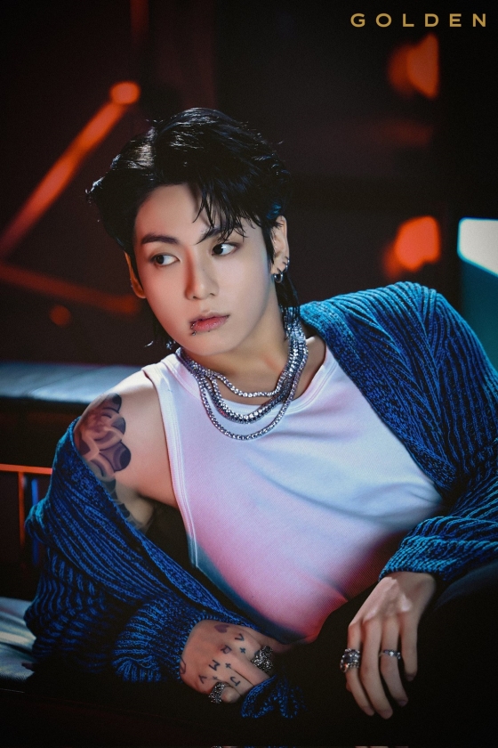 방탄소년단 정국 'GOLDEN', 발매 540일만 스포티파이 55억 돌파..亞솔로 가수 앨범 최초