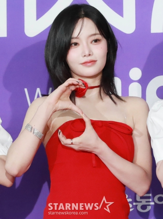 걸그룹 피프티피프티 키나가 22일 오후 서울 성북구 고려대학교 화정체육관에서 진행된 제1회 디 어워즈' 레드카펫 행사에 참석해 포즈를 취하고 있다. /2025.02.22 /사진=이동훈 photoguy@