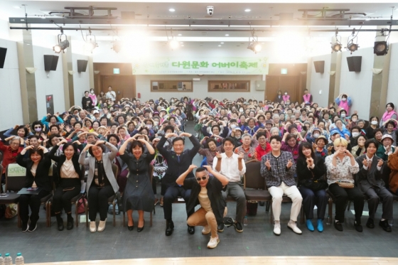 김경민·노현태·길건·서지석, 어버이날 맞아 재능기부