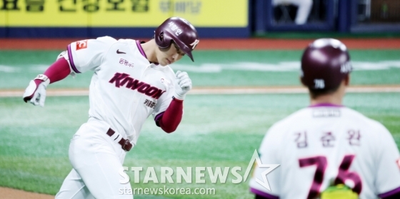 [포토]'1회말 두번째 홈런' 이주형