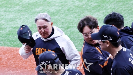 [포토]'10연승, 팬들덕분에' 김경문 감독