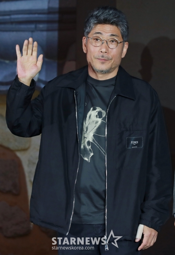 포즈 취하는 '탄금' 김홍선 감독[★포토]