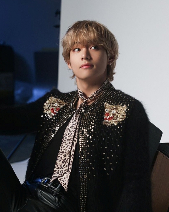 "군복무 중에도 세계적 영향력" 방탄소년단 뷔, 日인기랭킹 투표 1위 싹쓸이..라인뉴스 메인 장식