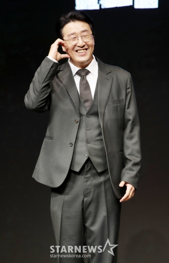 배우 현봉식이 14일 오전 서울 종로구 JW메리어트 동대문에서 열린 디즈니+ 오리지널 시리즈 '나인 퍼즐' (감독 윤종빈) 제작발표회에 참석해 포즈를 취하고 있다. /2025.05.14 /사진=김휘선 hwijpg@