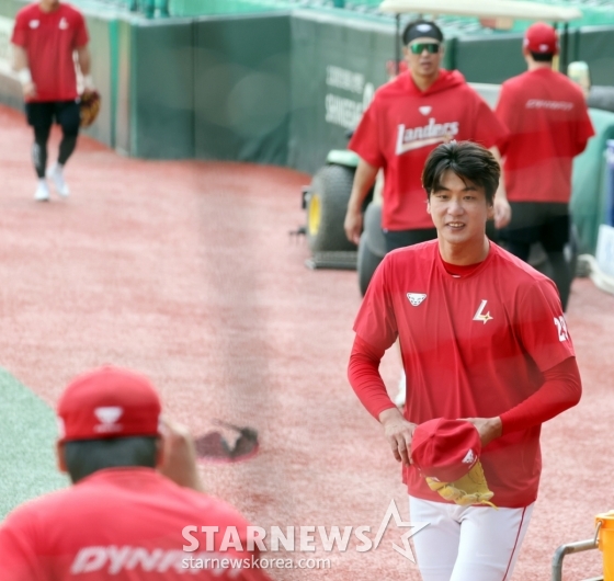 [포토]'훈련 준비하는' 김광현
