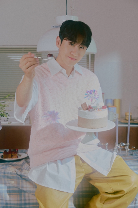 영탁 기부팬카페 '산탁클로스', 독거어르신 생신잔치..따뜻한 나눔