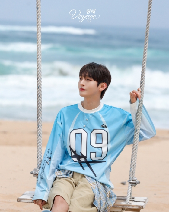 워너원 출신 윤지성, 신곡 '항해 (Voyage)' 티저 이미지 공개