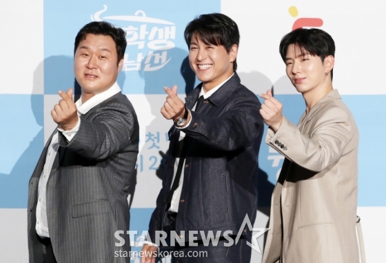 배우 윤경호, 류수영, 몬스타엑스 기현이 15일 오전 서울 종로구 씨네큐브에서 열린 E채널 '류학생 어남선' 제작발표회에 참석해 포즈를 취하고 있다. /2025.05.15 /사진=김휘선 hwijpg@