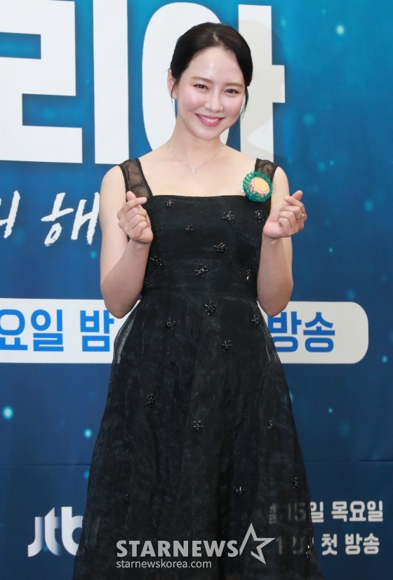 송지효 '美해녀의 깜찍 손하트'[★포토]
