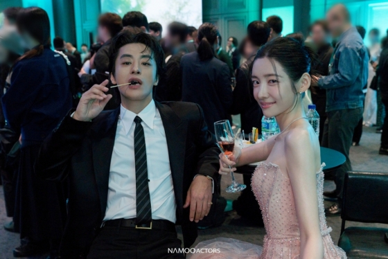 왼쪽부터 구교환, 박지현