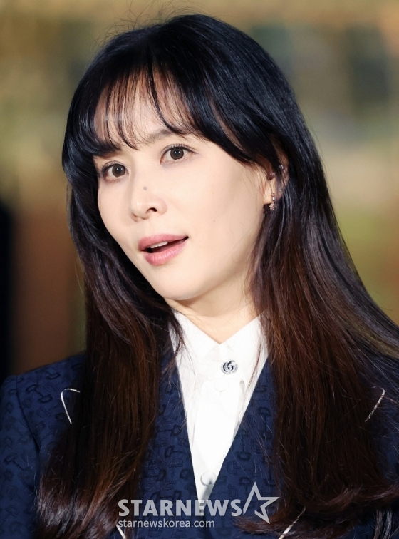 배우 고소영이 16일 오후 서울 종로구 경복궁에서 진행된 '구찌 2024 크루즈 패션쇼'에 참석해 포즈를 취하고 있다. 2023.05.16