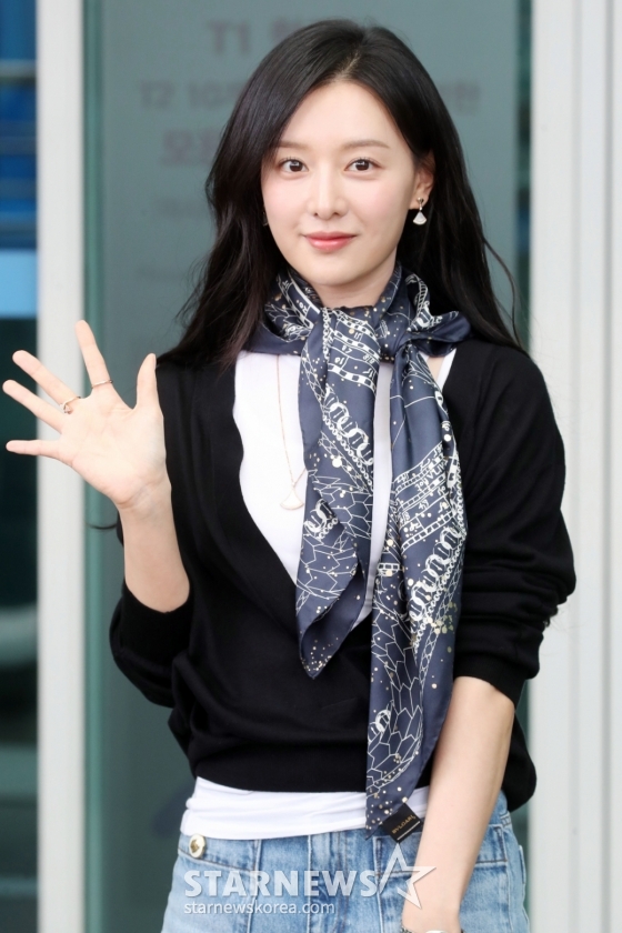 김지원 '여왕의 손인사' [★포토]