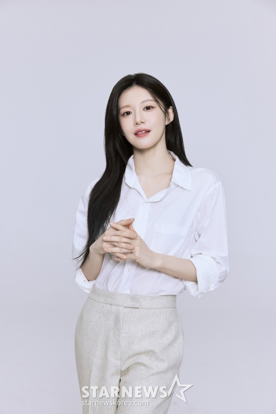 고윤정, 깔끔룩에 돋보이는 미모[★포토]
