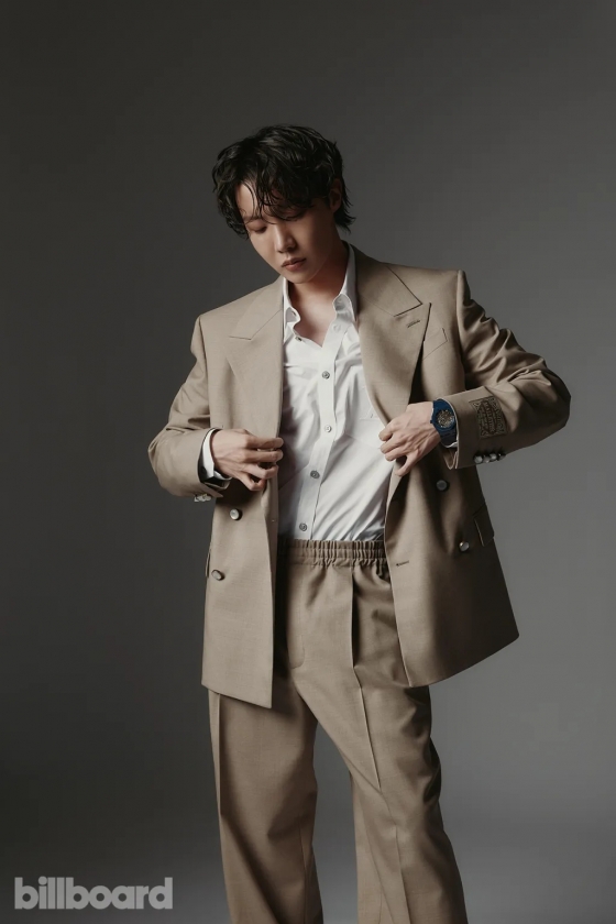 방탄소년단 제이홉 "이제 시작일 뿐"..美 빌보드 매거진 커버 장식