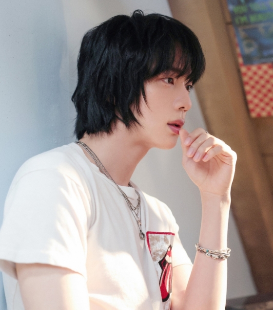 방탄소년단 진 'Echo' 美 빌보드 가장 좋아하는 신곡 1위..全세계·유럽 아이튠즈 5일 연속 1위