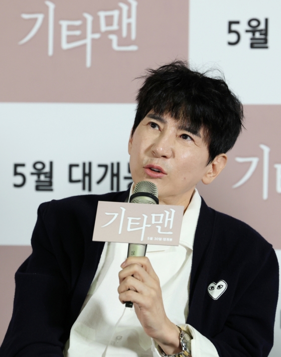 (서울=뉴스1) 권현진 기자 = 공동 연출을 맡은 이선정 감독이 21일 서울 송파구 롯데시네마 롯데월드타워점에서 열린 고(故) 김새론 배우의 유작인 영화 '기타맨' 언론 시사회에서 취재진 질문에 답하고 있다.  오는 30일 개봉을 확정한 '기타맨'은 고된 현실 속에서도 음악과 인연을 통해 희망을 찾으려는 천재 기타리스트의 상실과 사랑, 여정을 그린 음악 영화다. 2025.5.21/뉴스1  Copyright (C) 뉴스1. All rights reserved. 무단 전재 및 재배포,  AI학습 이용 금지. /사진=(서울=뉴스1) 권현진 기자