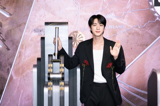 "아미 사랑 있었기에 모든 게 가능" 방탄소년단 진 'Echo'로 물든 뉴욕 엠파이어 스테이트 빌딩