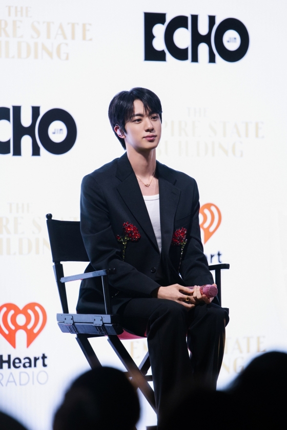 "아미 사랑 있었기에 모든 게 가능" 방탄소년단 진 'Echo'로 물든 뉴욕 엠파이어 스테이트 빌딩