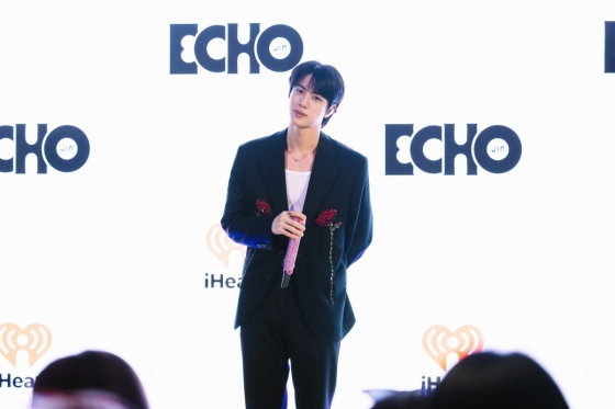 "아미 사랑 있었기에 모든 게 가능" 방탄소년단 진 'Echo'로 물든 뉴욕 엠파이어 스테이트 빌딩