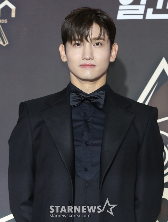 (인천=뉴스1) 권현진 기자 = 동방신기 최강창민이 16일 오후 인천의 한 공연장에서 열린 '제1회 코리아 그랜드 뮤직 어워즈(2024 KGMA)' 레드카펫 행사에 참석해 포즈를 취하고 있다. 2024.11.16/뉴스1  Copyright (C) 뉴스1. All rights reserved. 무단 전재 및 재배포,  AI학습 이용 금지. /사진=(인천=뉴스1) 권현진 기자