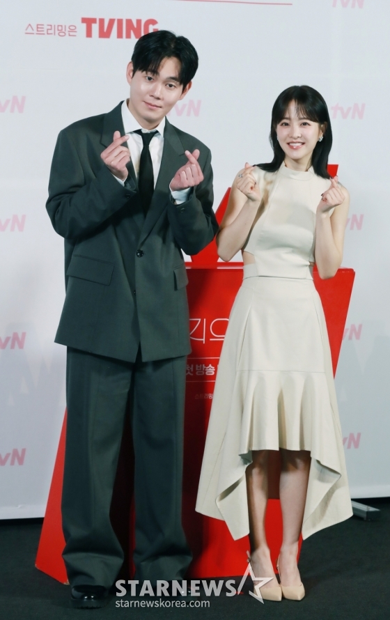 류경수-박보영 '깜찍한 커플 하트'[★포토]
