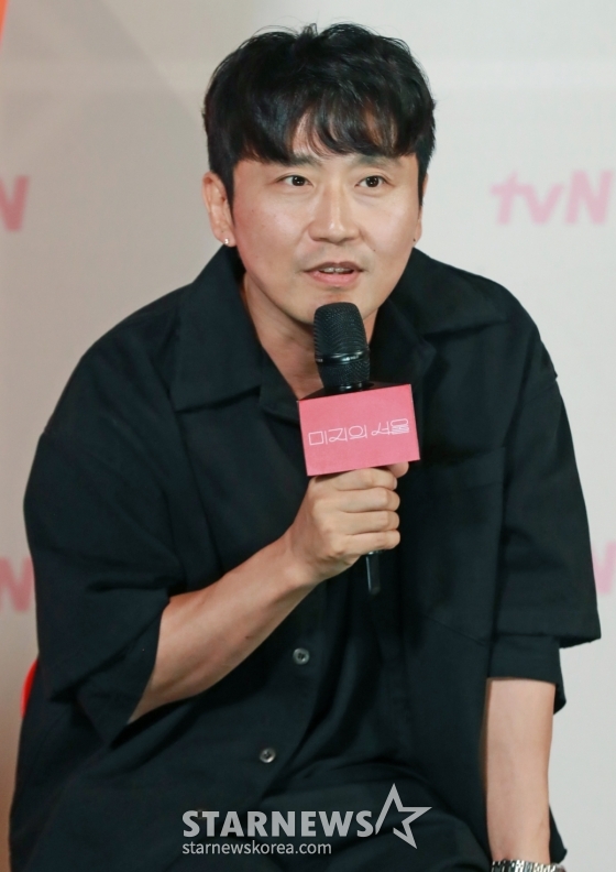 인사말하는 '미지의 서울' 박신우 감독[★포토]