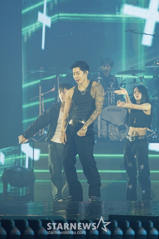 박재범 '섹시한 무대'[★포토]
