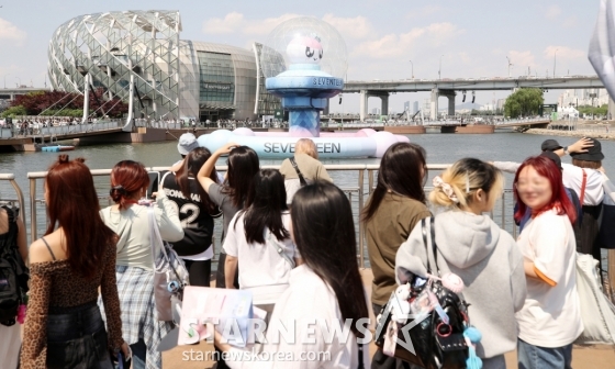 세빛섬에 나타난 세븐틴 응원봉[★포토]