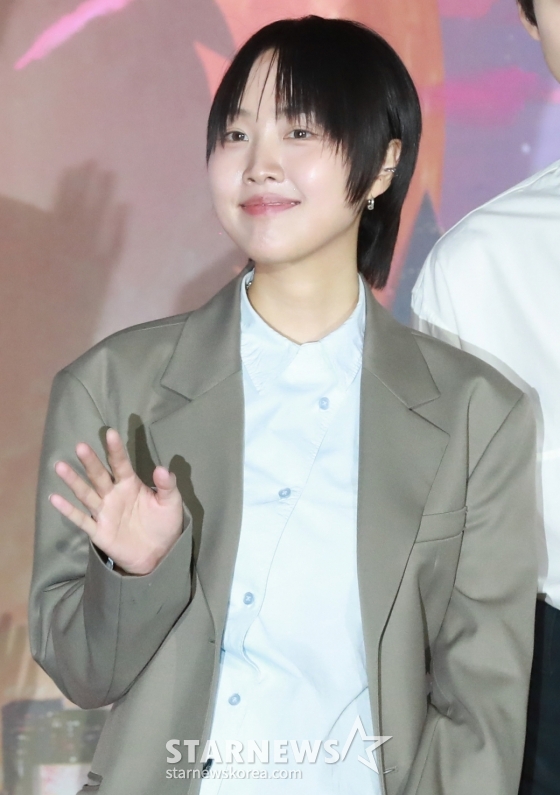 포즈 취하는 '이 별에 필요한' 한지원 감독[★포토]
