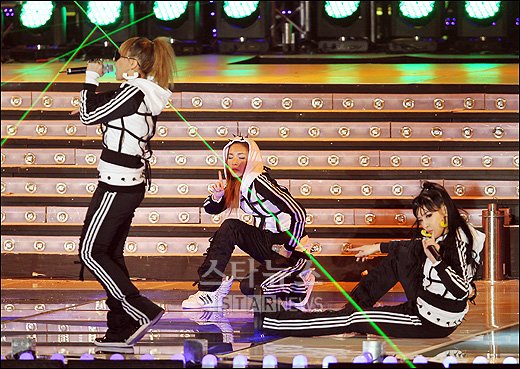 []2ne1, ' Ƽ ϰ'