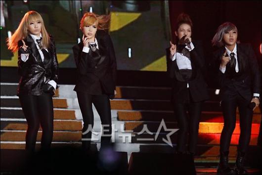 []2NE1 ' ~'