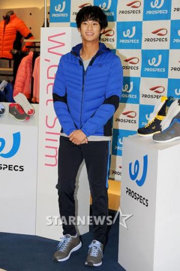 [★포토]김수현 '다운재킷도 잘 어울리죠?'