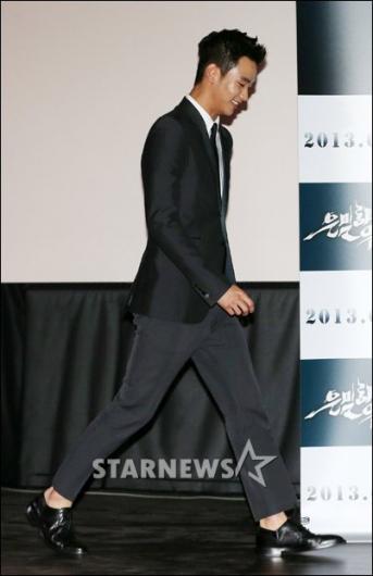 [★포토]김수현 '긴다리로 성큼성큼~'