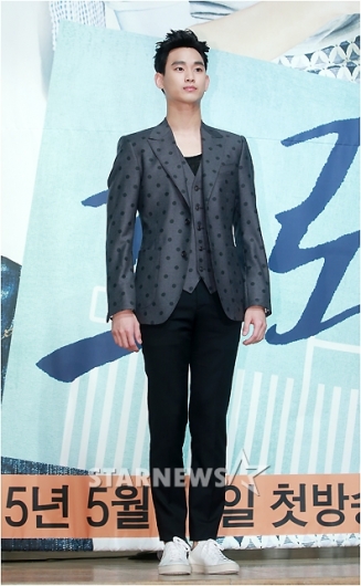[★포토]김수현, '눈부신 옷태'