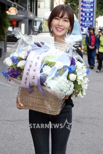 [★포토]김소연, '꽃다발 선물 받았어요'
