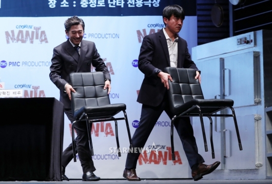 [★포토]김원해-장혁진, '내 의자는 내가 직접'