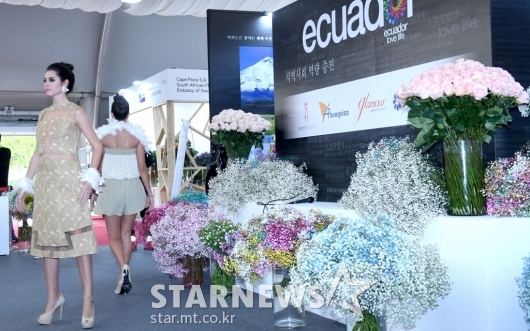 [★포토]꽃과 함께 선보인 에콰도르 패션쇼