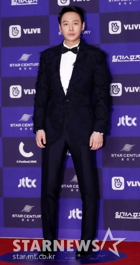 []赿, ' '