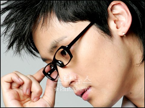 첫 싱글 '나 이젠'으로 솔로 데뷔한 V.O.S의 최현준.사진=최용민 기자 leebean@