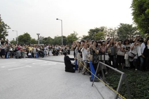 권상우를 보기 위해 호텔 앞에 진을 치고 있는 일본 팬들 <사진제공=권상우 소속사>