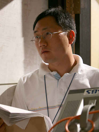 '쩐의전쟁' 촬영중인 이용석PD ⓒ이용석PD 블로그