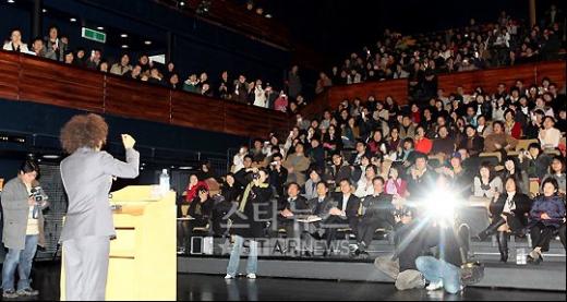 ↑서강대에서 특강을 한 가수 인순이 ⓒ<임성균 기자 tjdrbs23@>